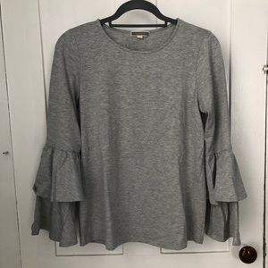 Grey shirt with ruffle sleeves